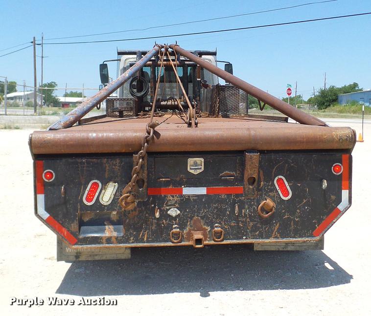 image for item DA6787 2004 International DuraStar 4400 winch truck