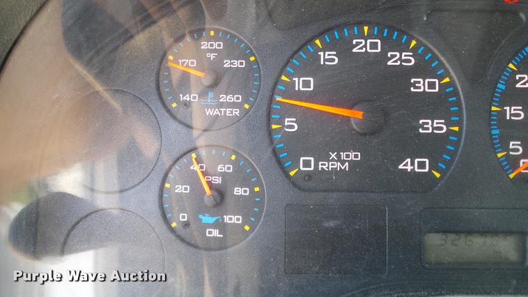 image for item DA6787 2004 International DuraStar 4400 winch truck