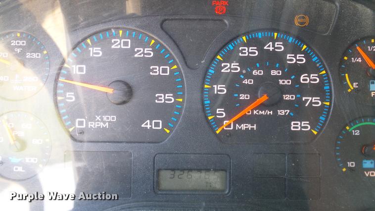 image for item DA6787 2004 International DuraStar 4400 winch truck