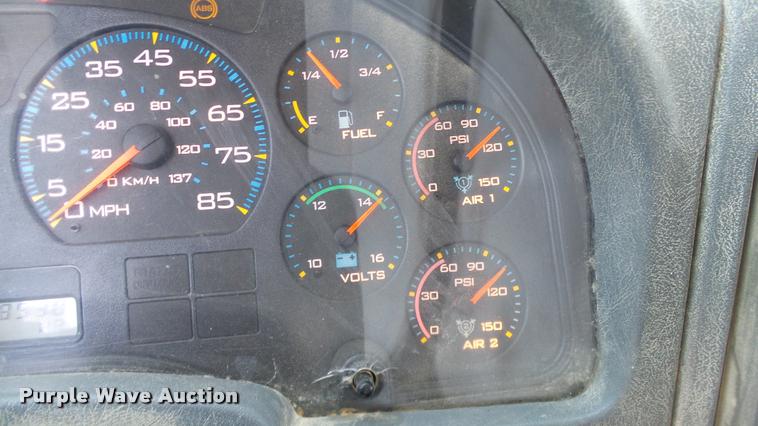 image for item DA6787 2004 International DuraStar 4400 winch truck