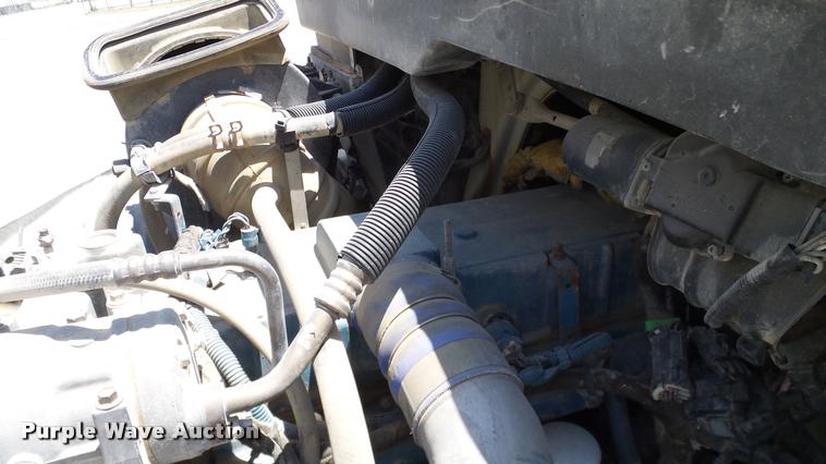 image for item DA6787 2004 International DuraStar 4400 winch truck