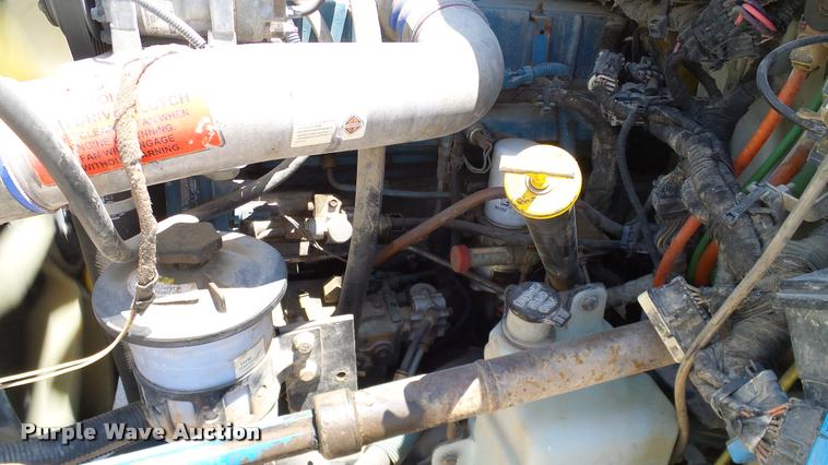 image for item DA6787 2004 International DuraStar 4400 winch truck