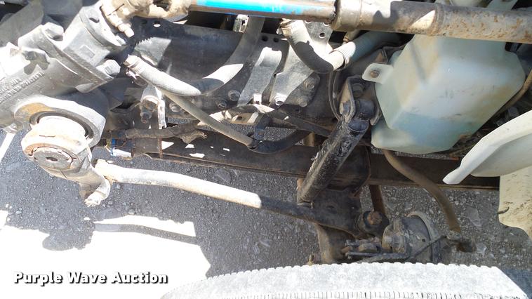 image for item DA6787 2004 International DuraStar 4400 winch truck