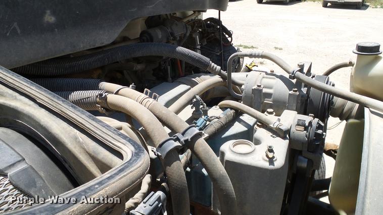 image for item DA6787 2004 International DuraStar 4400 winch truck