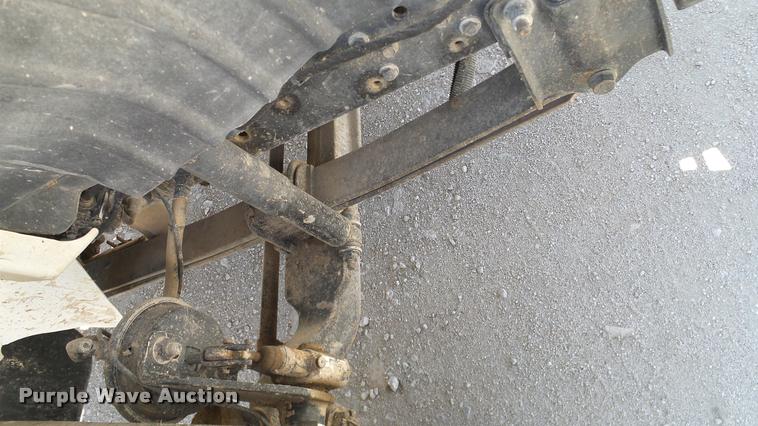 image for item DA6787 2004 International DuraStar 4400 winch truck