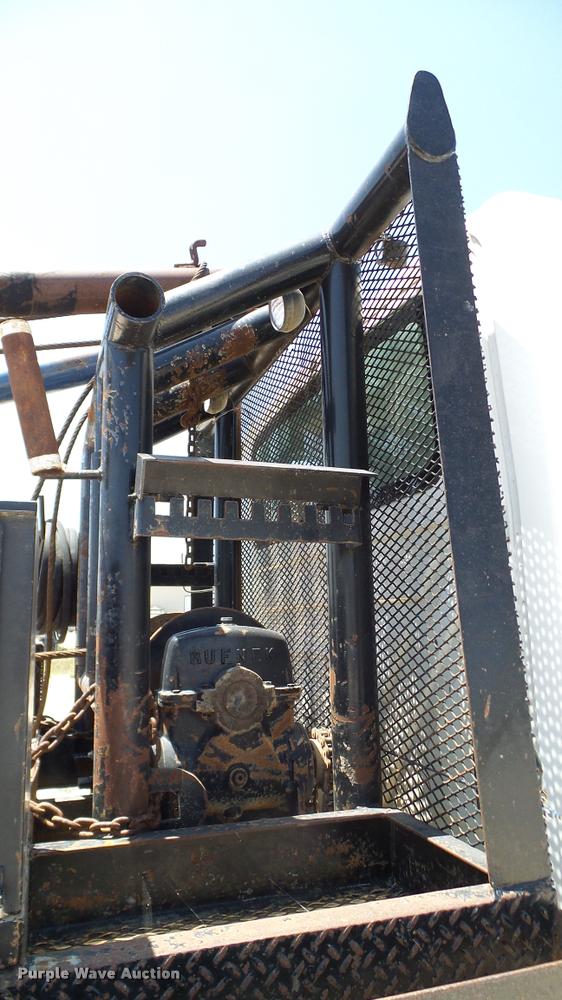 image for item DA6787 2004 International DuraStar 4400 winch truck