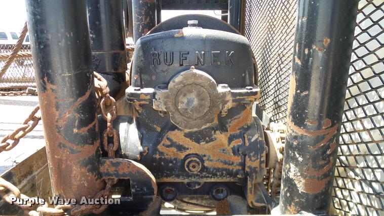 image for item DA6787 2004 International DuraStar 4400 winch truck