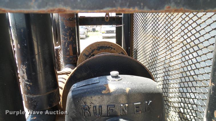 image for item DA6787 2004 International DuraStar 4400 winch truck