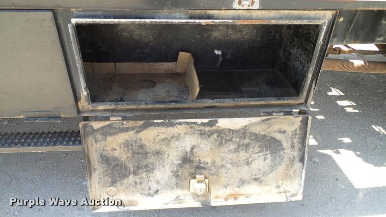 image for item DA6787 2004 International DuraStar 4400 winch truck