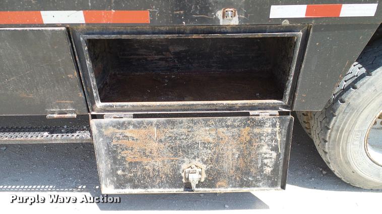 image for item DA6787 2004 International DuraStar 4400 winch truck