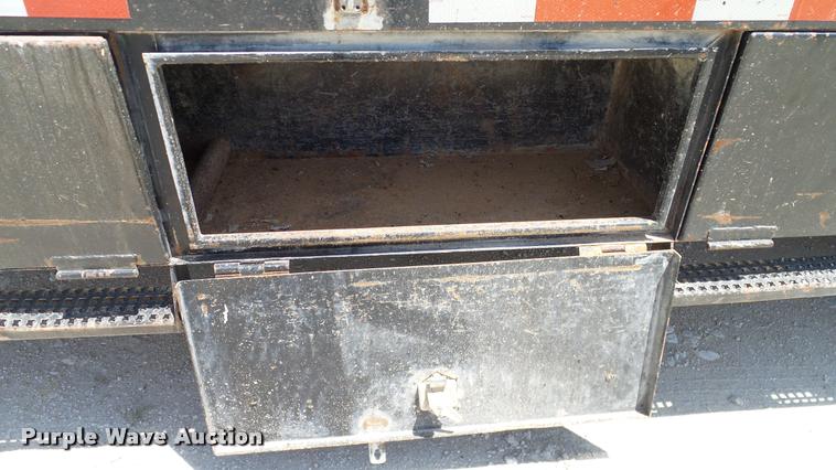 image for item DA6787 2004 International DuraStar 4400 winch truck