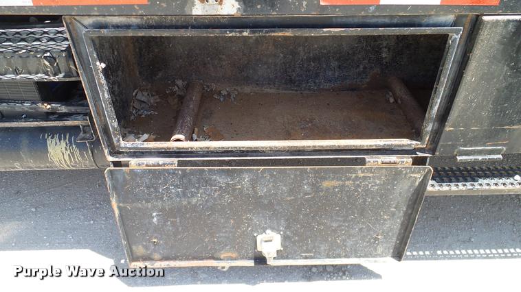 image for item DA6787 2004 International DuraStar 4400 winch truck