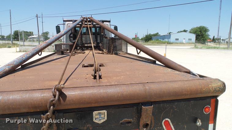 image for item DA6787 2004 International DuraStar 4400 winch truck