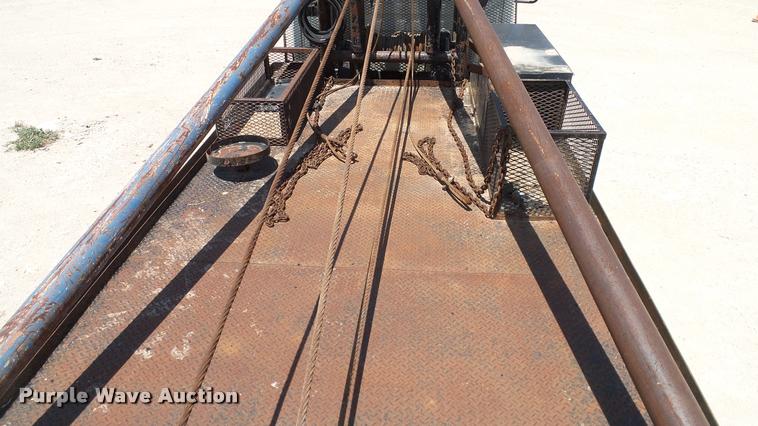 image for item DA6787 2004 International DuraStar 4400 winch truck