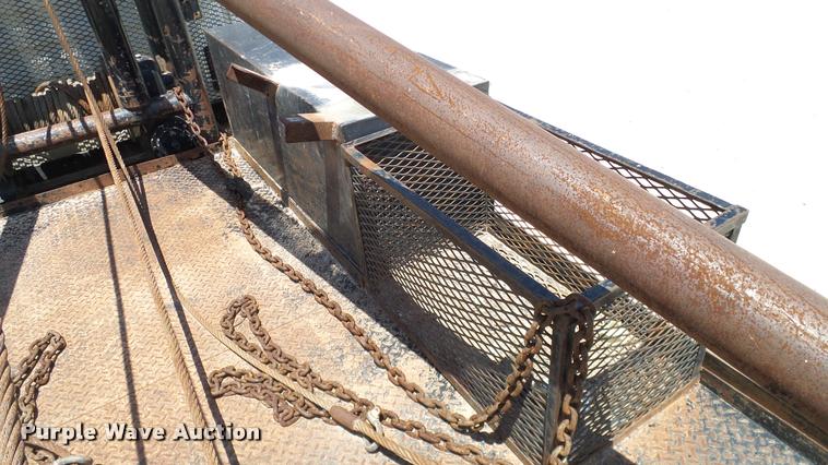 image for item DA6787 2004 International DuraStar 4400 winch truck