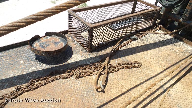 image for item DA6787 2004 International DuraStar 4400 winch truck