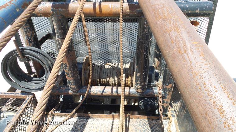 image for item DA6787 2004 International DuraStar 4400 winch truck