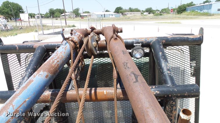 image for item DA6787 2004 International DuraStar 4400 winch truck