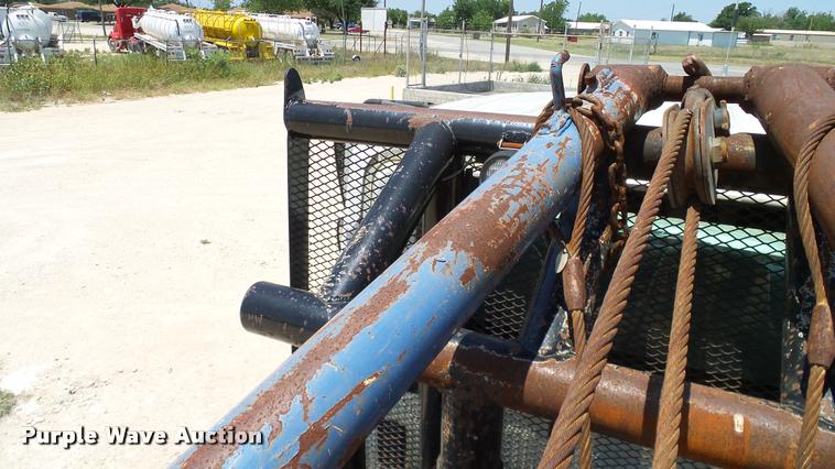 image for item DA6787 2004 International DuraStar 4400 winch truck