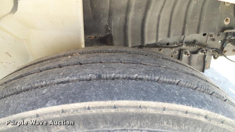 image for item DA6787 2004 International DuraStar 4400 winch truck