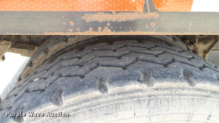 image for item DA6787 2004 International DuraStar 4400 winch truck