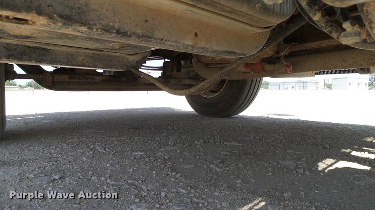 image for item DA6787 2004 International DuraStar 4400 winch truck