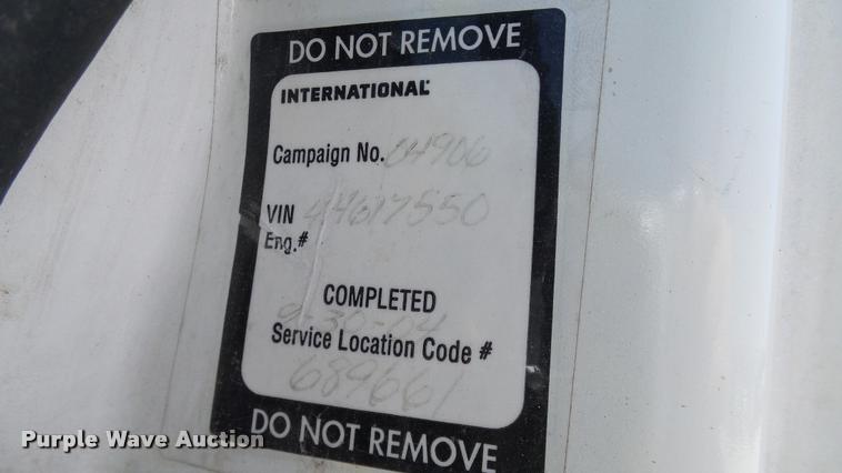 image for item DA6787 2004 International DuraStar 4400 winch truck