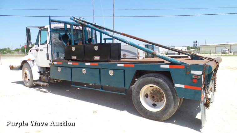 image for item DA6788 2004 International DuraStar 4300 winch truck