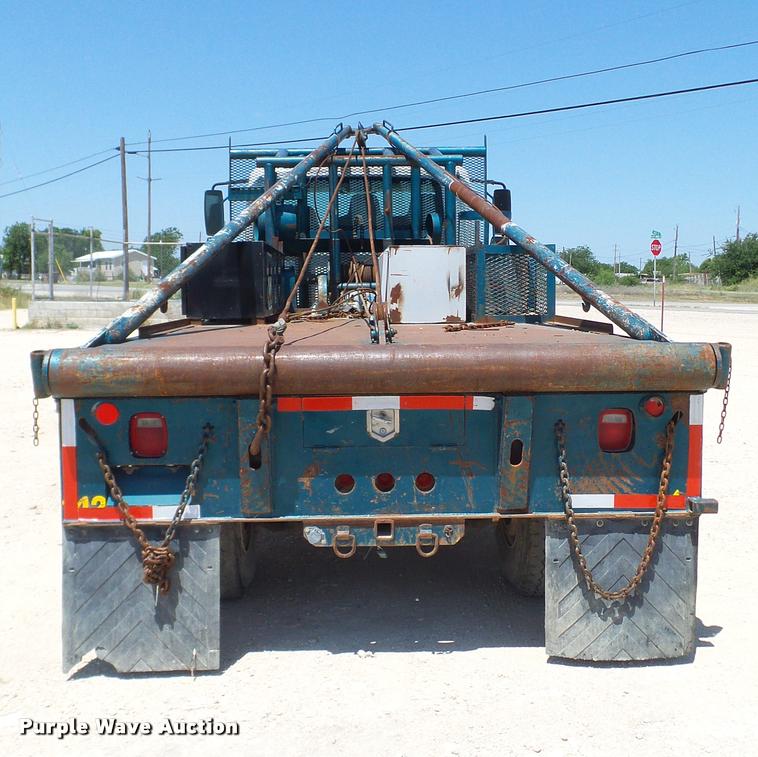 image for item DA6788 2004 International DuraStar 4300 winch truck