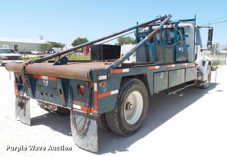 image for item DA6788 2004 International DuraStar 4300 winch truck