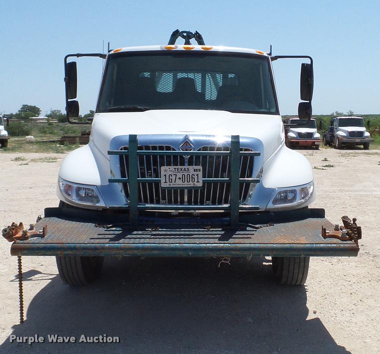 image for item DA6788 2004 International DuraStar 4300 winch truck