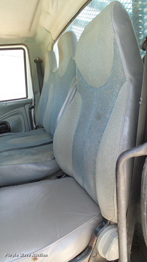 image for item DA6788 2004 International DuraStar 4300 winch truck