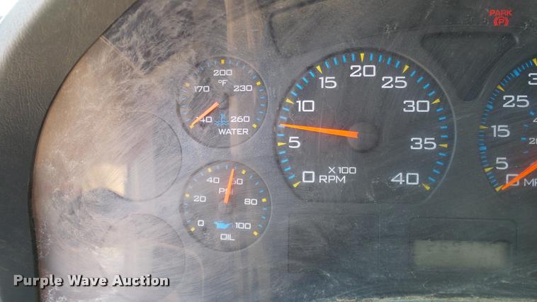 image for item DA6788 2004 International DuraStar 4300 winch truck