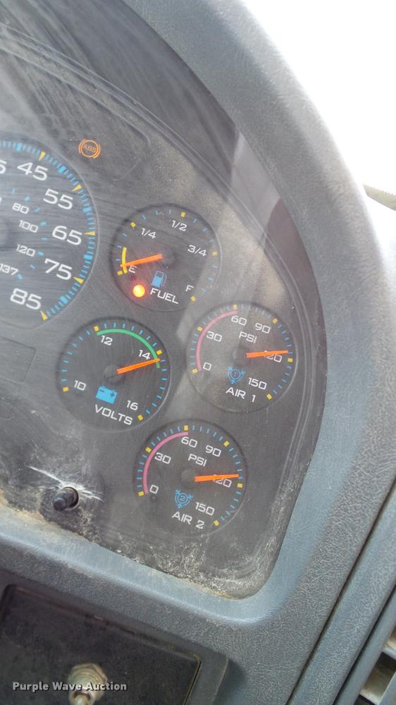 image for item DA6788 2004 International DuraStar 4300 winch truck