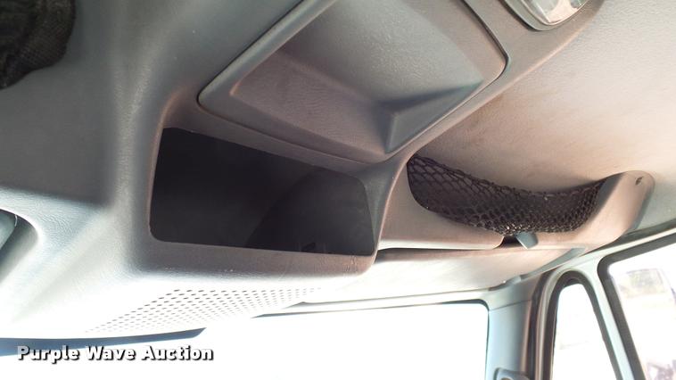 image for item DA6788 2004 International DuraStar 4300 winch truck