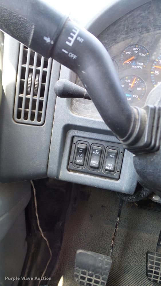 image for item DA6788 2004 International DuraStar 4300 winch truck