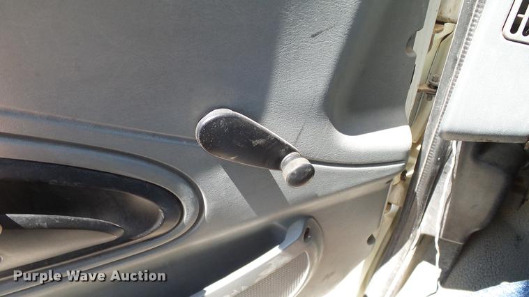 image for item DA6788 2004 International DuraStar 4300 winch truck