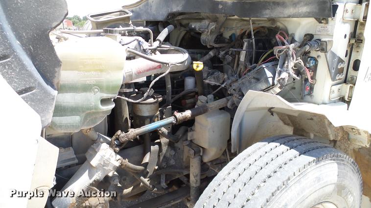 image for item DA6788 2004 International DuraStar 4300 winch truck