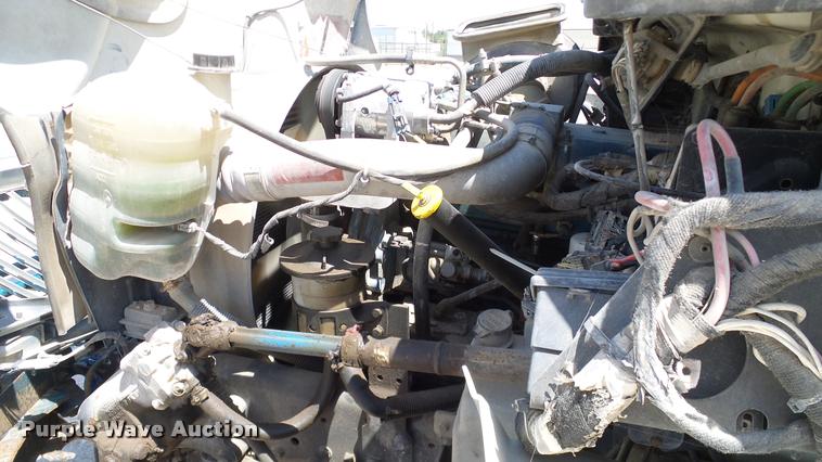 image for item DA6788 2004 International DuraStar 4300 winch truck