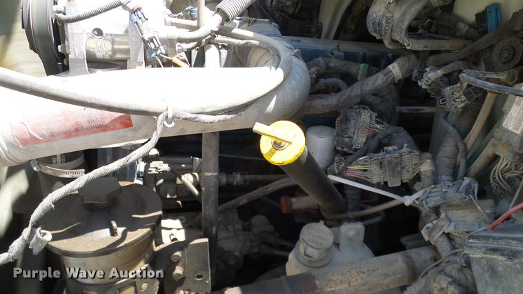 image for item DA6788 2004 International DuraStar 4300 winch truck