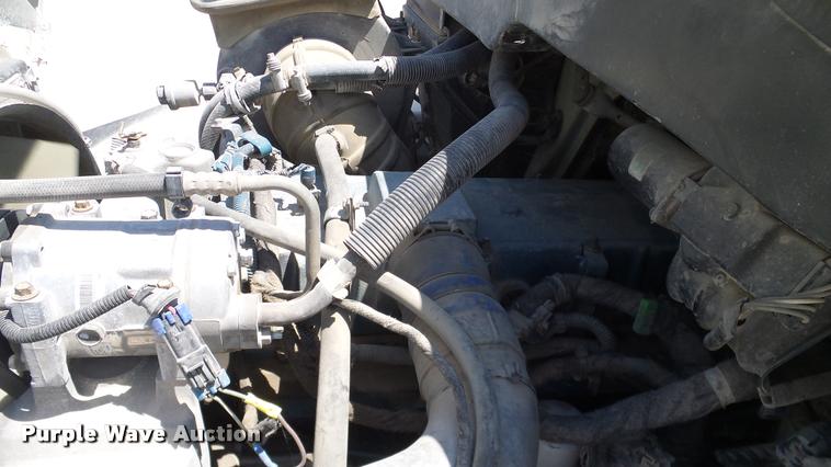 image for item DA6788 2004 International DuraStar 4300 winch truck