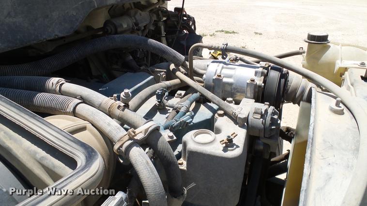 image for item DA6788 2004 International DuraStar 4300 winch truck