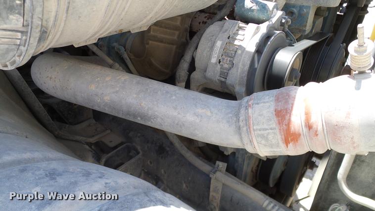 image for item DA6788 2004 International DuraStar 4300 winch truck