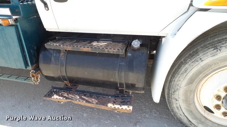 image for item DA6788 2004 International DuraStar 4300 winch truck