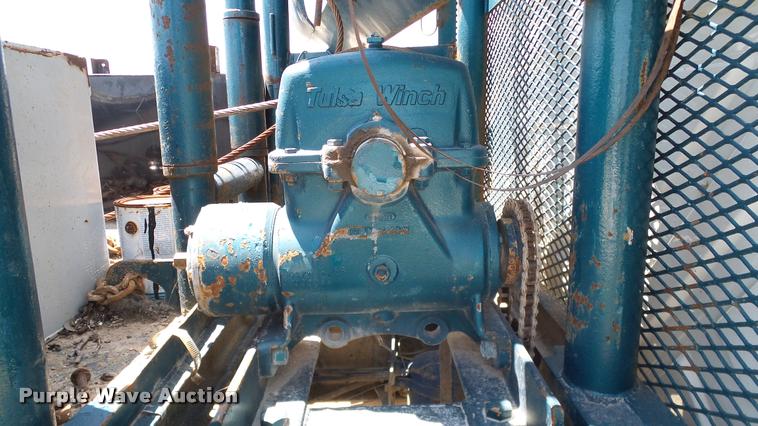 image for item DA6788 2004 International DuraStar 4300 winch truck