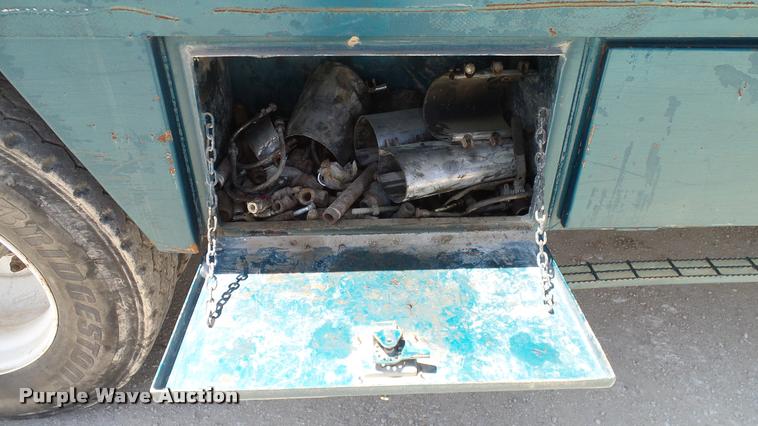 image for item DA6788 2004 International DuraStar 4300 winch truck