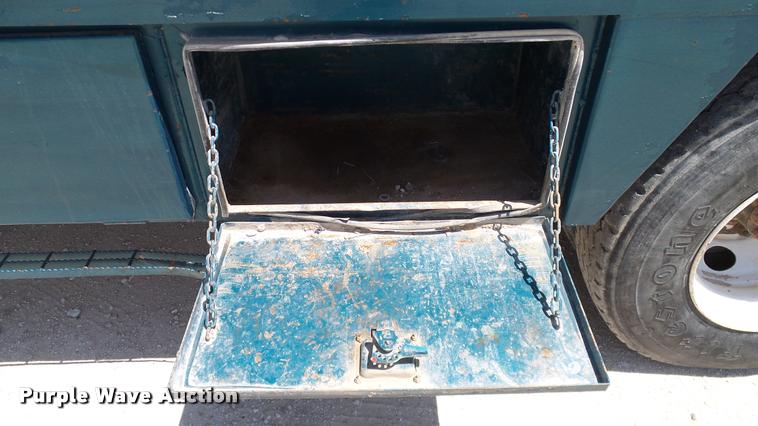 image for item DA6788 2004 International DuraStar 4300 winch truck