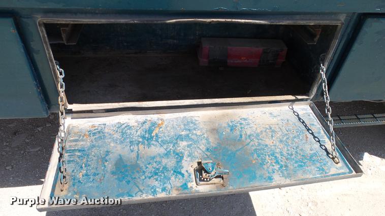 image for item DA6788 2004 International DuraStar 4300 winch truck