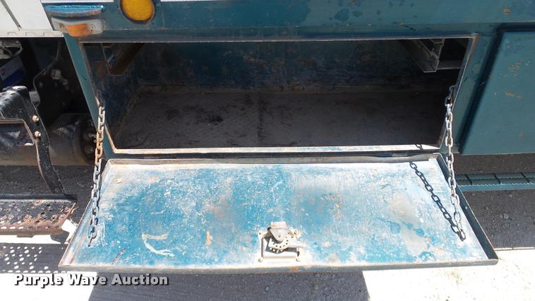 image for item DA6788 2004 International DuraStar 4300 winch truck