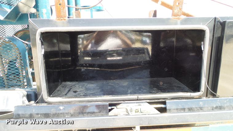 image for item DA6788 2004 International DuraStar 4300 winch truck